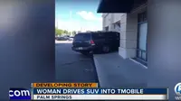 Gara-gara tak berhasil mendapatkan ganti unit iPhone, seorang wanita nekat menabrakkan mobilnya ke gerai sebuah operator telekomunikasi (Sumber: WPTV)
