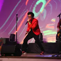 Giring mengakui bahwa proses penggarapan mandek lantaran jadwal manggung yang padat serta banyaknya menciptakan original soundtarck untuk film. Bahkan saking asyiknya disebut band spesialis soundtrack. (Nurwahyunan/Bintang.com)