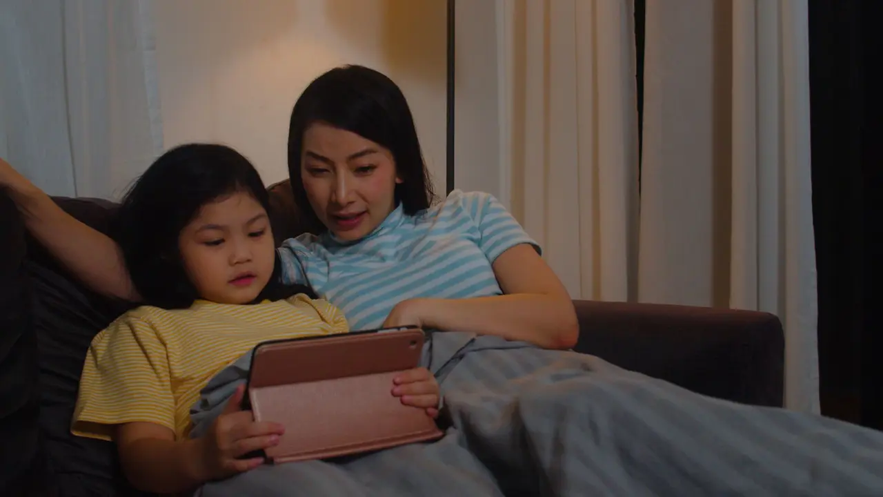 Obrolan Sebelum Tidur yang Berdampak Besar: Growth Mindset Talk untuk Bangun Percaya Diri Anak
