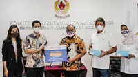 Komite Olahraga Nasional Indonesia (KONI) mendapatkan bantuan 500 paket alat tes swab antigen dari Bumame Farmasi untuk disalurkan ke para atlet yang bakal berlaga di SEA Games 2021. (dok. Bumame Farmasi/KONI)