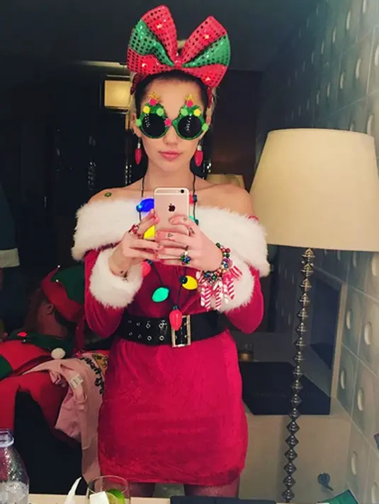 Miley nampaknya salah satu wanita beruntung yang selalu mendapat kejutan dan hadiah istimewa dari kekasih hati. Sebelumnya Miley mendapat kejutan istimewa di hari ulang tahunnya berupa bunga, balon, dan cincin mewah. (Instagram/mileycyrus)