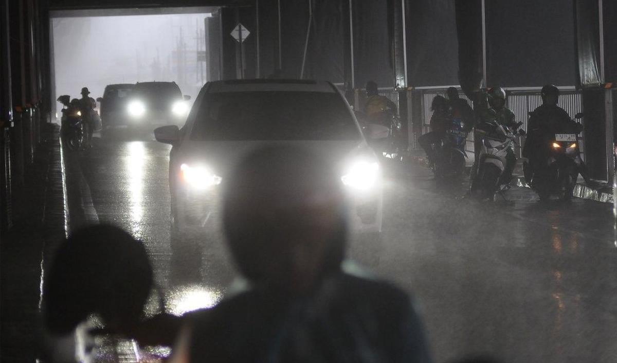 Dikutip dari Antara, untuk wilayah DKI Jakarta, BMKG memprakirakan hujan ringan berpotensi mengguyur wilayah&nbsp;Jakarta Barat, Jakarta Selatan, dan Jakarta Timur pada Rabu siang.  <br>