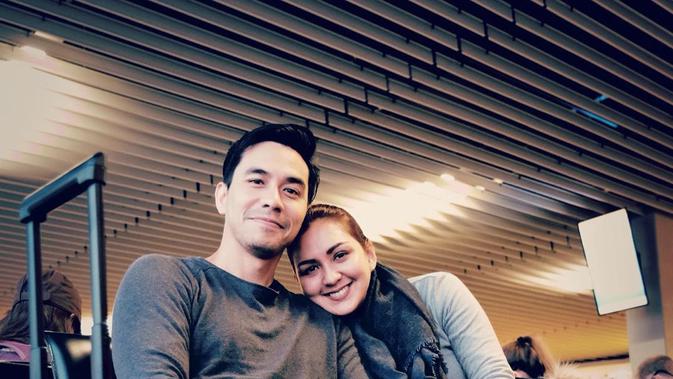 Donna Agnesia Dan Darius Sinathrya Makin Lengket Dengan Traveling Berdua Ke Eropa Lifestyle Liputan6 Com