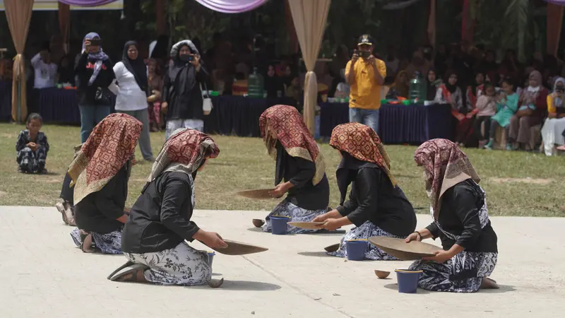 Kemendikbudristek memilih Rumah Tuo Rantau Panjang Tabir menjadi tuan rumah dalam Festival Biduk Gedang Selang Beangkut Kenduri Swarnabhumi 2024 yang digelar pada Sabtu 27 Juli 2024 lalu.