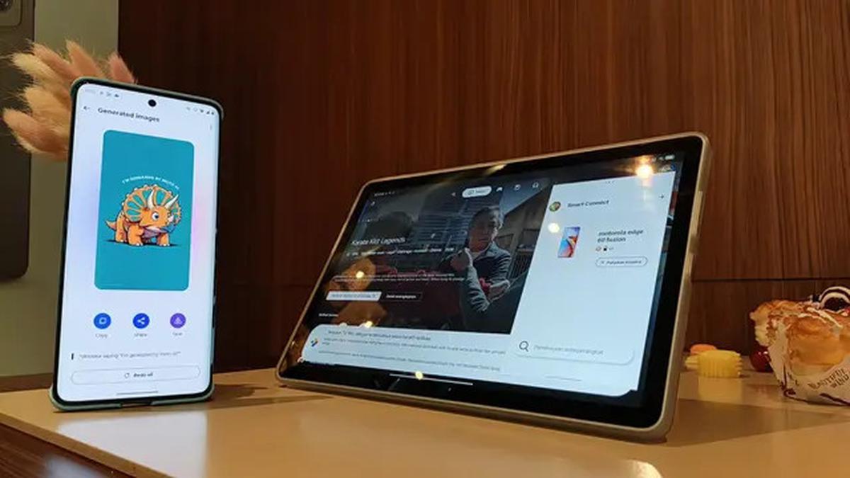 Moto X70 Air, HP Motorola Tertipis dengan 3 Kamera dan Layar OLED 120Hz