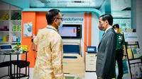 Presiden Joko Widodo atau Jokowi Mengunjungi booth BUMN PT Indofarma Tbk. (Foto: Instagram Indofarma @indofarma.id)