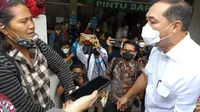 Menteri Perdagangan Muhammad Lutfi memantau kesediaan pasokan bahan pokok dan minyak goreng di Pasar Senen, Jakarta Pusat, Kamis (17/3/2022).