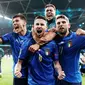 Timnas Italia berhasil mengunci satu tempat di final Euro 2020 usai menumbangkan Spanyol lewat drama adu penalti. Jorginho yang menjadi penendang terakhir sukses memastikan kemenangan setelah tendangannya gagal diadang Unai Simon. (Foto/AFP/Carl Recine/Pool)