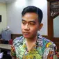 Wali Kota Solo Gibran Rakabuming Raka menyatakan tak maju cawapres karena usia belum cukup di Balai Kota Solo, Jumat (5/5).(Liputan6com/Fajar Abrori)
