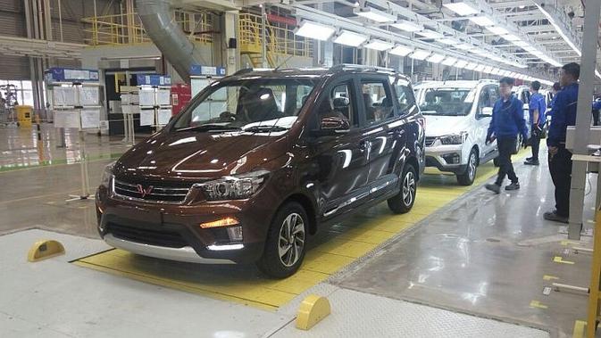 Wuling Confero S menjadi model pertama yang diproduksi di pabrik Cikarang, Jawa Barat. (Amal/Liputan6.com)