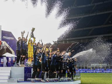Inter Milan secara dramatis sukses mengalahkan Juventus dengan skor 2-1 dalam partai Supercoppa Italiana 2021 yang digelar di Giuseppe Meazza, Kamis (13/1/2022) dini hari WIB. (Spada/LaPresse via AP)