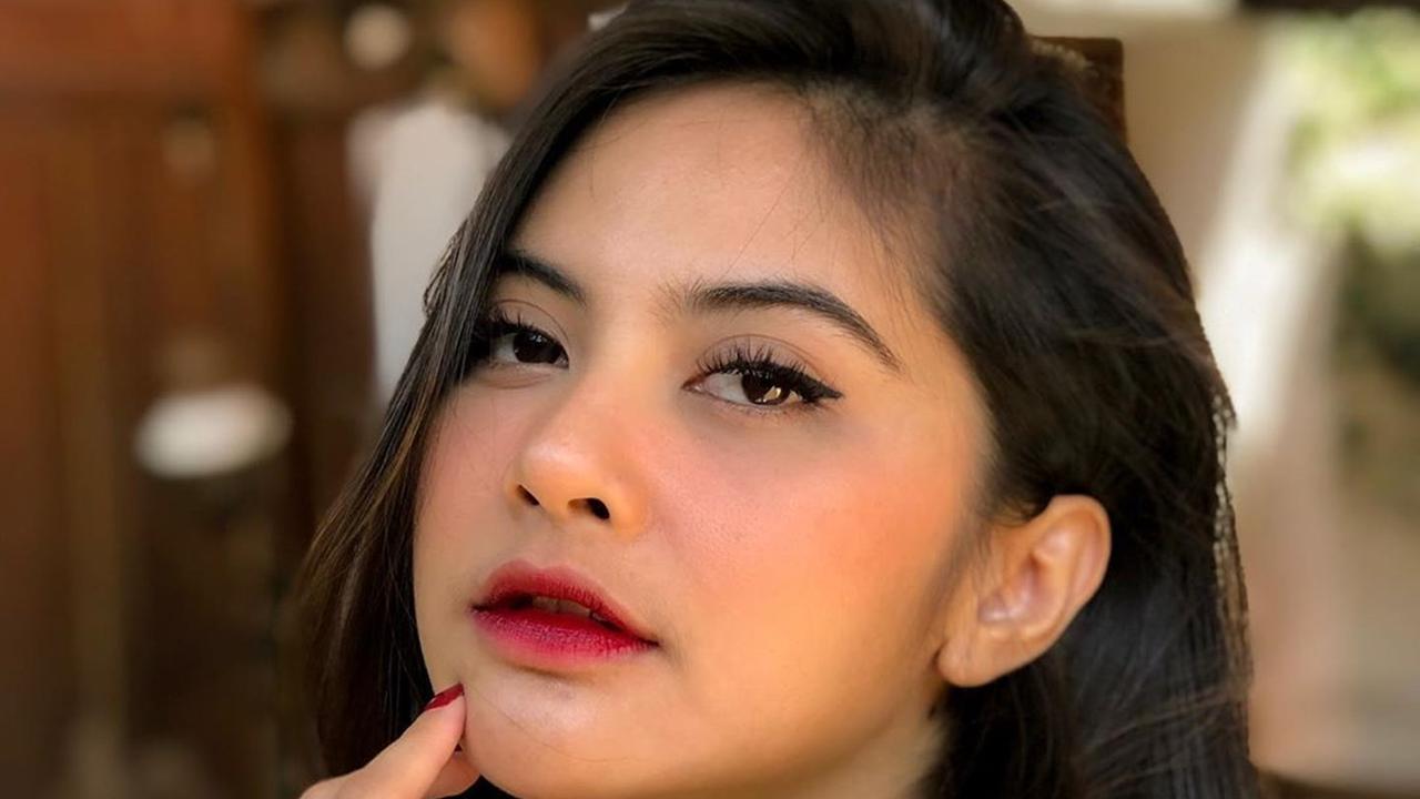 Gaya Rambut Tiwi Eks T2 Simpel dan Memesona