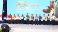 Kemendagri Beri Penghargaan Daerah Berprestasi Regional Papua