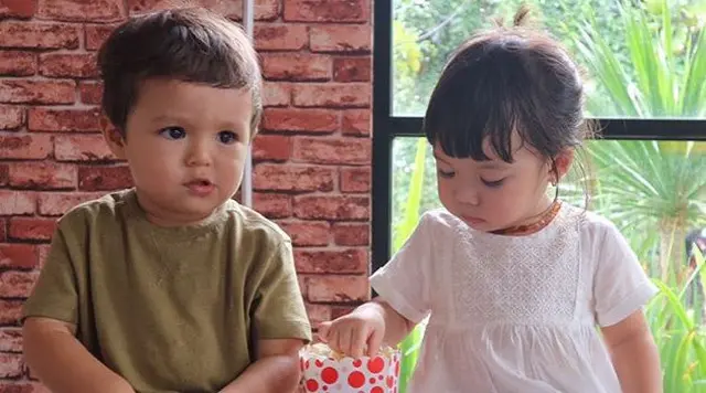 6 Potret lawas Gempi dan El Barack, saudara sepersusuan yang menggemaskan