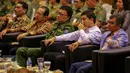 Menteri Pendayagunaan Aparatur Negara dan Reformasi Birokrasi, Yuddy Chrisnandi (kedua kanan) tampak hadir di acara Pencanangan dan Penandatanganan Piagam Zona Integritas di Kantor Kemendagri, Jakarta, Senin (14/9/2015). (Liputan6.com/Faizal Fanani)