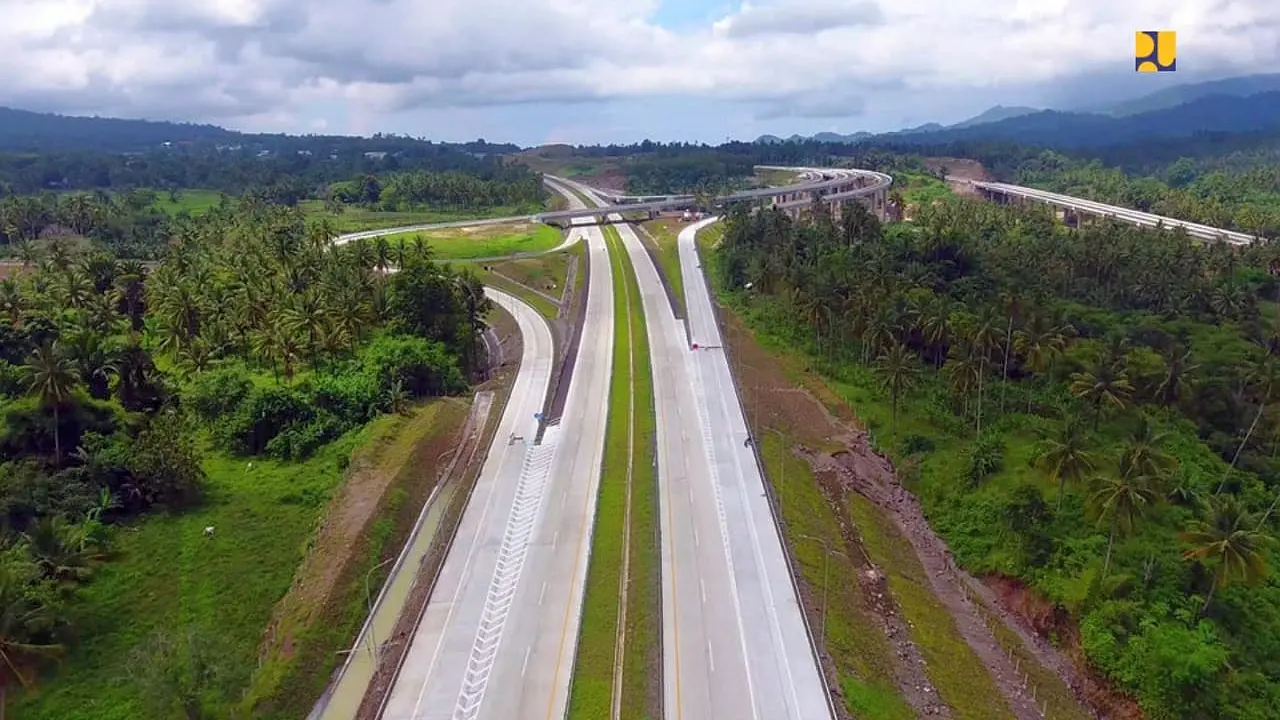 Pembangunan Jalan Tol Manado–Bitung (Mabit) sepanjang 39,9 km. (Foto: Kementerian PUPR)