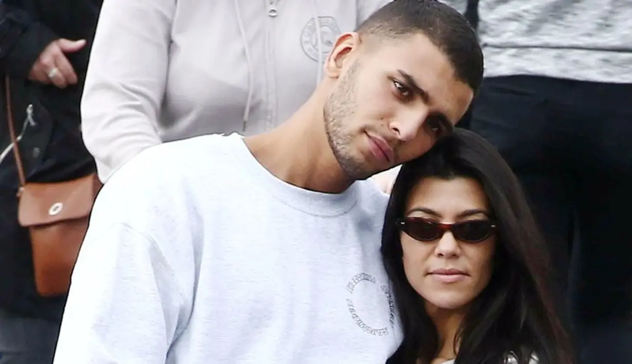 "Younes merasa cemburu dan bisa posesif pada Kourtney. Saat ia mengunggah foto setengah telanjang, Younes akan sangat marah," ujar sumber. (businessinsider)