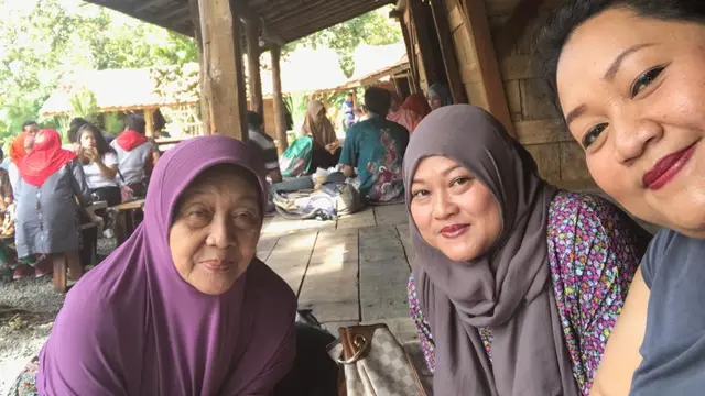 [Bintang] Ibunda Tike Priatnakusumah Meninggal Dunia