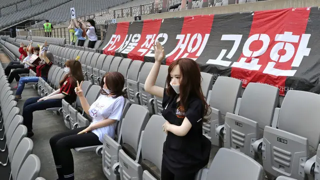 Boneka Hiasi Bangku Tribun di Laga FC Seoul Kontra Gwangju FC