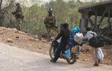 FOTO: Patroli Pasukan UNIFIL  di Tengah Kepulangan Warga Lebanon Selatan