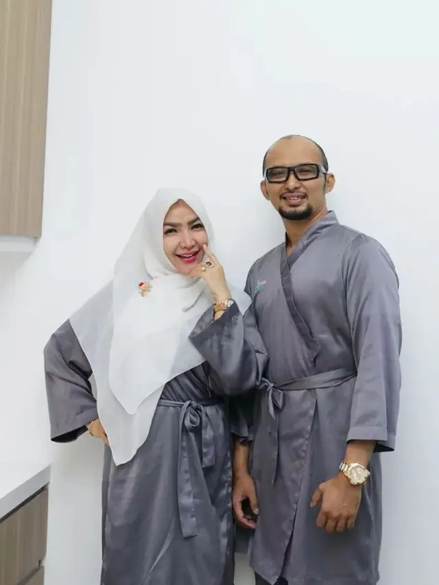 6 Potret Roro Fitria dan Suami Usai Menikah, Ajak Bikin Video Klip Bareng