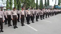 Personel Polda Sulteng saat mengikuti apel siaga di Mapolda Sulteng, Senin (6/4/2020). (Foto: Humas Polda Sulteng).