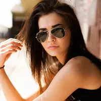 Kacamata aviator. (via: istimewa)