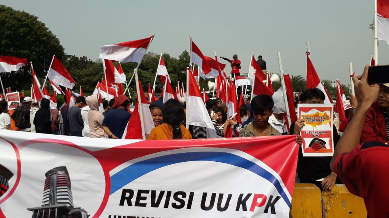 Aksi Dukung Revisi UU KPK