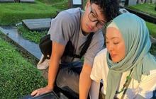 Potret Menyentuh Angelina Sondakh Ajak Putra Gantengnya Ziarah ke Makam Adjie Massaid: Kamu Melihat Kami dari Surga