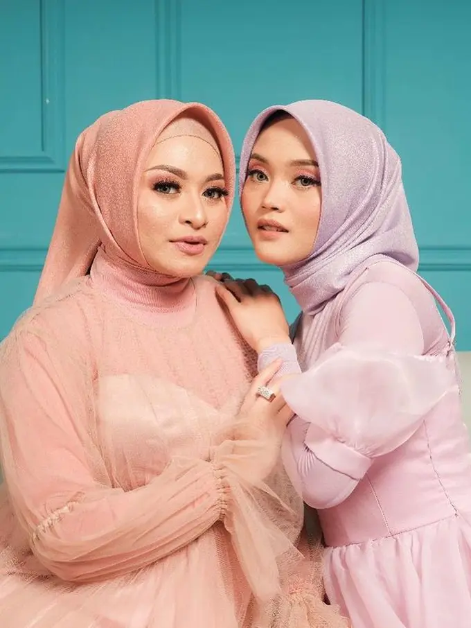 [Fimela] Nathalie Holscher dan Putri Delina