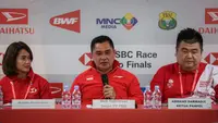 Sekjen PP PBSI, Moh Fadil Imran memberikan keterangan saat konferensi pers menjelang Indonesia Masters 2023 yang berlangsung di Istora Senayan, Jakarta, Senin (23/01/2023). (Bola.com/Bagasakara Lazuardi)
