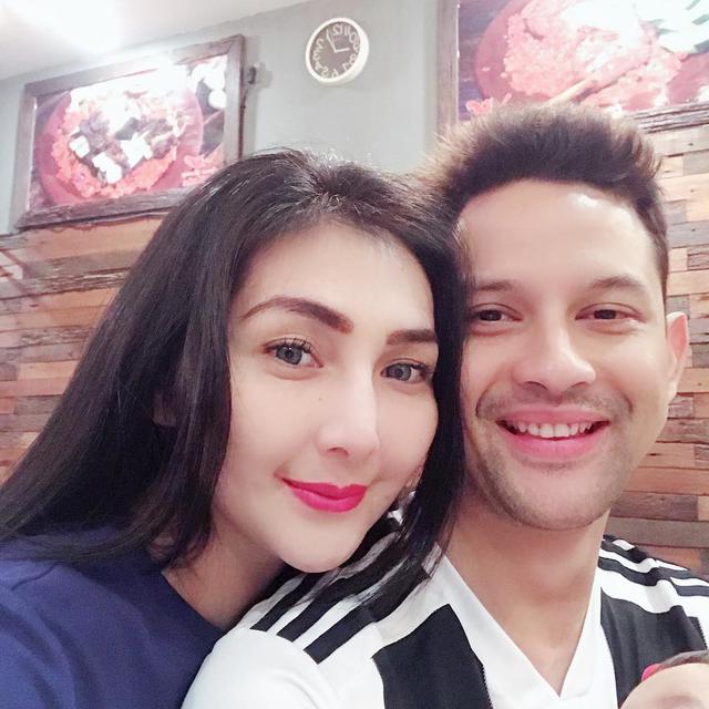 6 Momen Manis Lucky Perdana dan Istri Sebelum Isu Perselingkuhan, Romantis