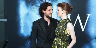 Bukan hal yang aneh jika para pemeran di dunia hiburan mengalami yang namanya cinta lokasi. Kali ini Kit Harington dan Rose Leslie yang terlibat cinlok setelah berperan di film bertajuk Game of Thrones. (AFP/Frederick M. Brown)