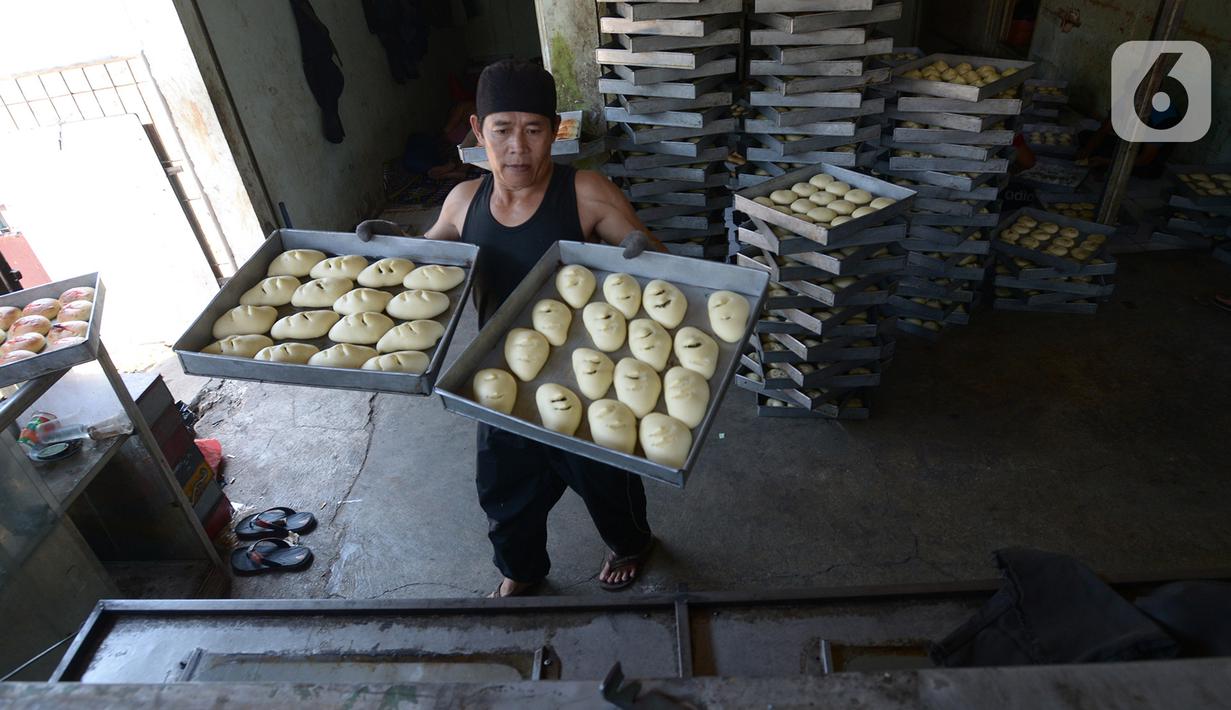 FOTO: Mengintip Proses Pembuatan Roti di Industri Rumahan