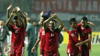 Pemain Timnas Indonesia merayakan kemenangan laga final pertama Piala AFF 2016 melawan Thailand di Stadion Pakansari, Bogor, Rabu (14/12). Indonesia unggul 2-1 atas Thailand. (Liputan6.com/Helmi Fithriansyah)