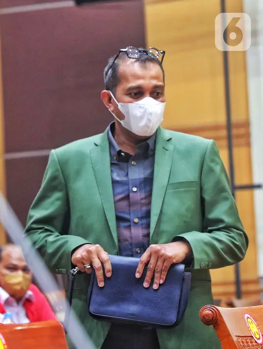 Wakil Menteri Hukum dan HAM RI, Edward Omar Sharif Hiariej bersiap mengikuti rapat kerja dengan Komisi III DPR RI di Kompleks Parlemen, Senayan, Jakarta, Rabu (9/11/2022). Rapat tersebut membahas penyampaian penyempurnaan Rancangan Kitab Undang-undang Hukum Pidana (RKUHP) hasil sosialisasi Pemerintah. (Liputan6.com/Angga Yuniar)