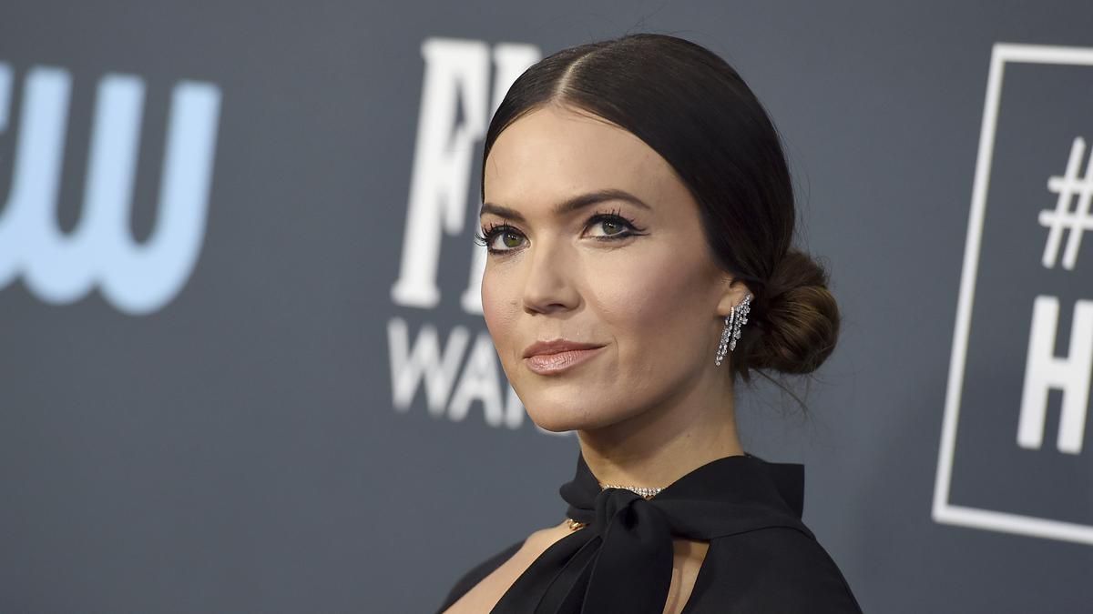 Mandy Moore Jadi Korban Tabrak Lari, Berharap Pelaku Kena Karma