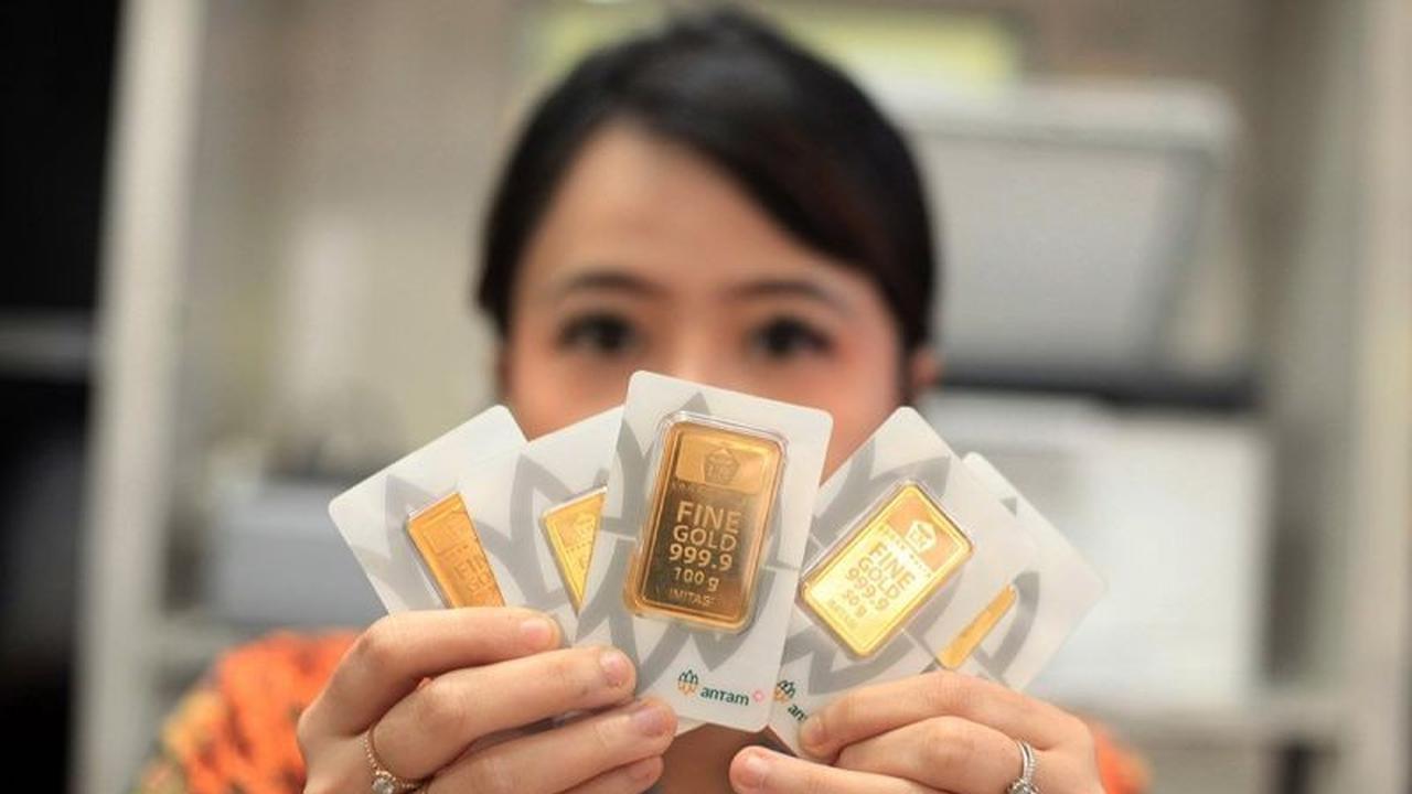 Harga Emas Antam Kembali Naik Rp3.000, Sentuh Rp2,299 Juta per Gram