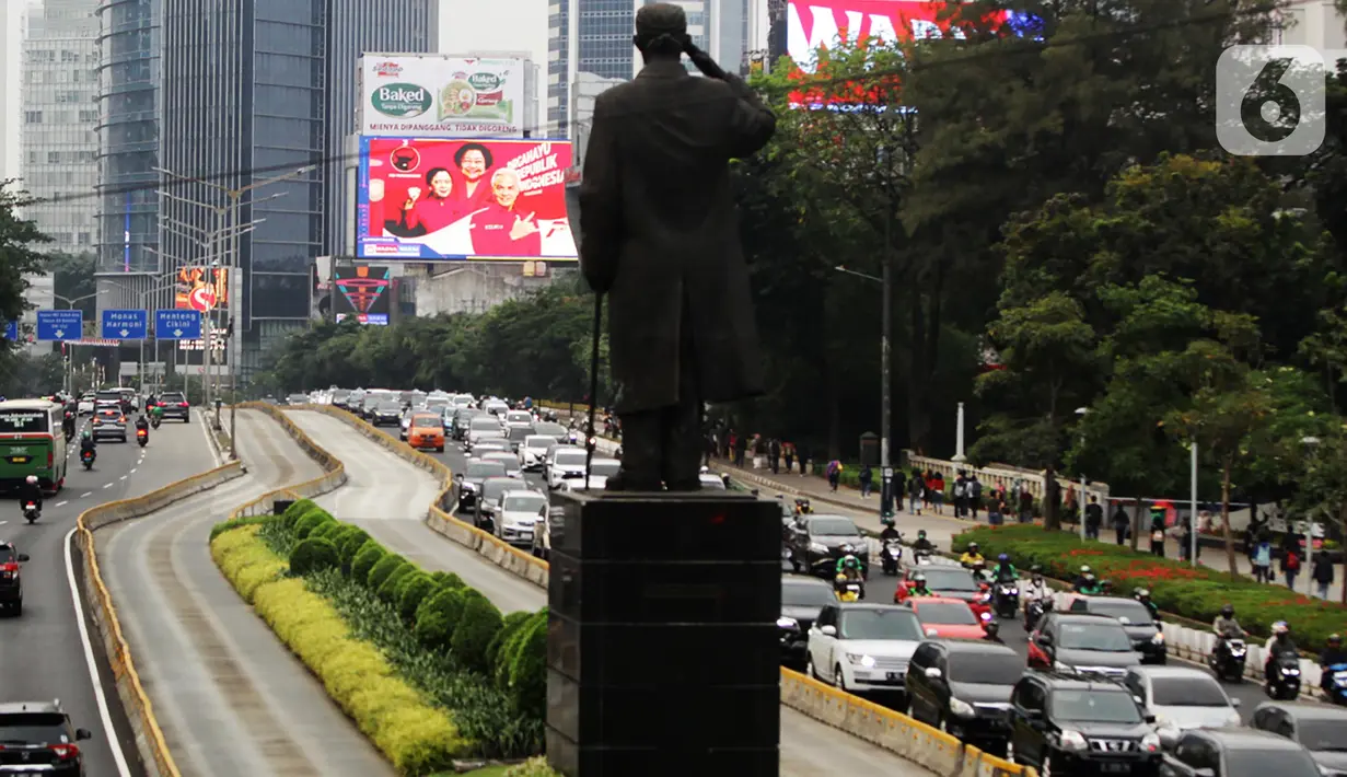 Pemprov DKI Jakarta juga akan menerapkan rekayasa lalu lintas dengan melakukan buka tutup jalan di area-area kegiatan (venue) KTT ASEAN seperti, hotel dan tempat pertemuan tingkat tinggi. (Liputan6.com/Johan Tallo)