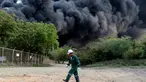 Kepulan asap tebal membumbung tinggi di Puerto Sandino, Leon, Nikaragua, (18/8). Kobaran api tersebut berasal dari meledaknya tangki penyimpanan bahan bakar milik Puma Energy. (REUTERS/ Oswaldo Rivas)