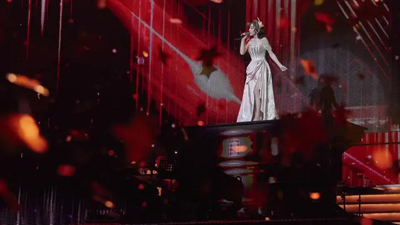 6 Potret Kostum Panggung Taeyeon di Konser The Tense di Jakarta, Menawan dalam Beragam Konsep