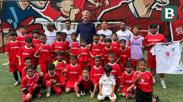 Legenda Manchester United (MU) dan Timnas Belanda, Edwin van der Sar, kembali menyambangi Indonesia.