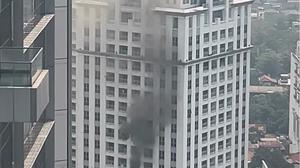 Kebakaran Apartemen Pavilion Jakpus, Evakuasi Penghuni Terjebak Masih Berlangsung