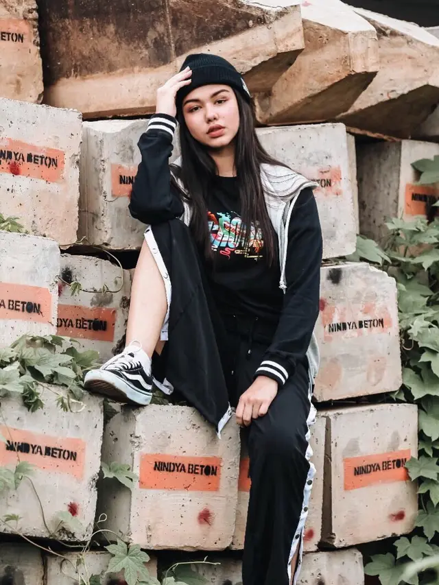 [Bintang] Tiana Mannering Pacar Baru Bastian Steel