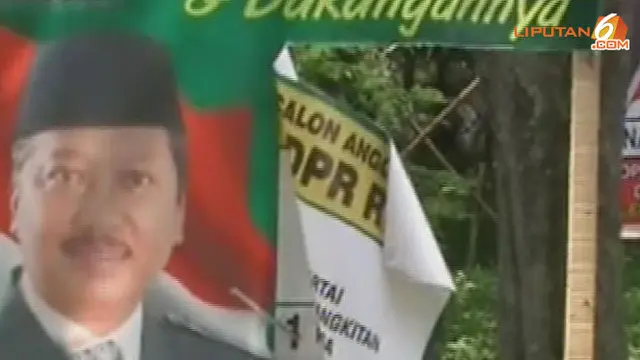 Atribut Kampanye Rusak