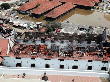Suasana Museum Bahari di sisi utara dari ketinggian paska kebakaran di Jalan Pasar Ikan, Penjaringan, Jakarta Utara, Rabu (04/4). Kebakaran yang tejadi pada 16 Januari 2018 mengakibatkan 64 koleksi museum terbakar. (Liputan6.com/Fery Pradolo)
