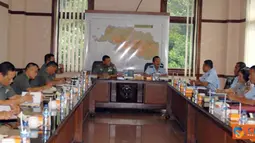 Citizen6, Bandung: Tujuan rombongan Panitia Natal TNI-Polri berkunjung ke Makodam III/Siliwangi adalah melaporkan rencana perayaan Natal TNI-Polri di wilayah Gar Tap II Bandung serta meminta petunjuk. (Pengirim: Pendam3)