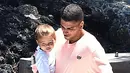 Seperti Sofia Richie, Younes Bendjima yang mengencani mantan Scott yakni Kourtney Kardashian pun tengah mendekatkan diri dengan anak-anak mereka. (BackGrid - HL)