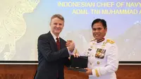 Kasal Muhammad Ali Terima Penghargaan Order of Australia