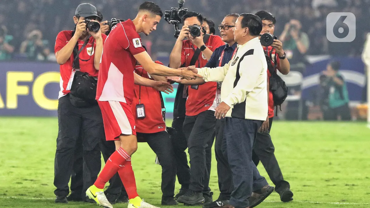 Turun ke Lapangan, Presiden Prabowo Subianto Beri Ucapan Selamat Kepada Timnas Indonesia